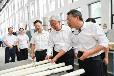 中国工程院院士熊盛青莅临示范中心参观考察